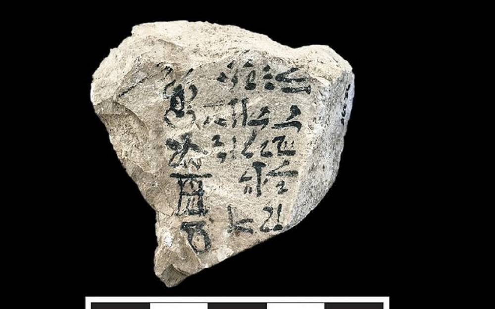 Остракон с египетским и семитским письмом