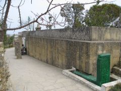Стена комплекса могил сорокамученников